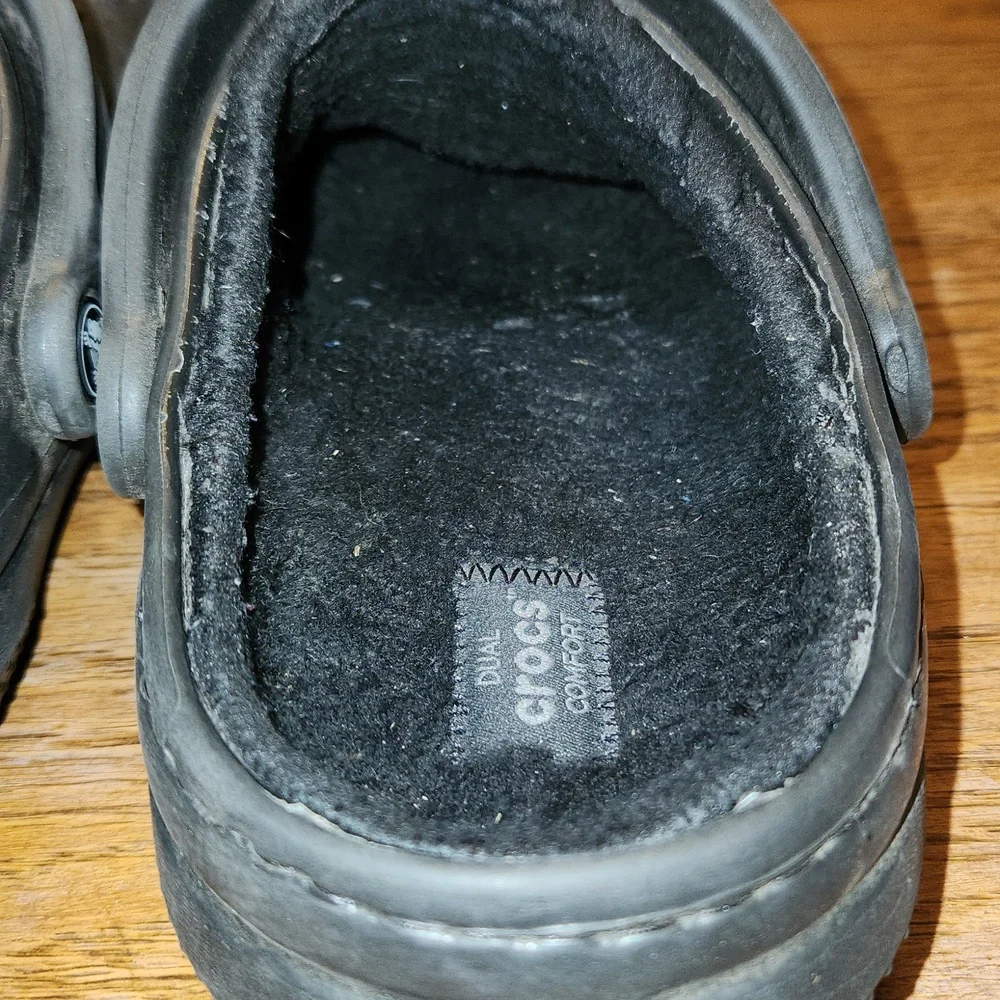Black Crocs Size M6 W8
